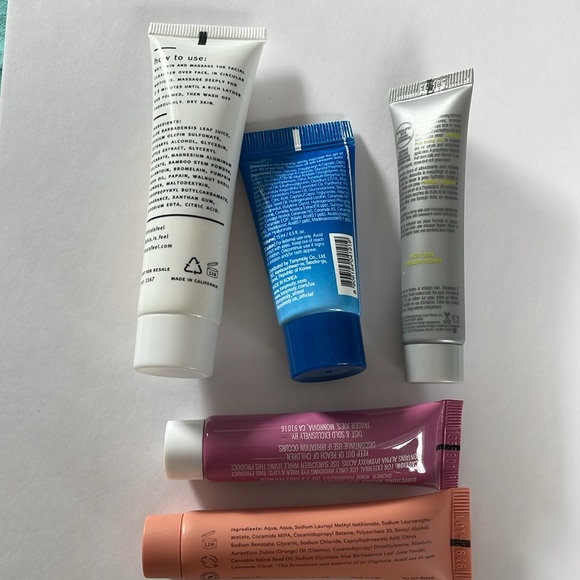 Bundle of (5) travel size facial cleansers - Picture 2 of 13